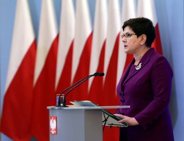 Premier Beata Szydło podczas konferencji prasowej w KPRM /Tomasz Gzell /PAP