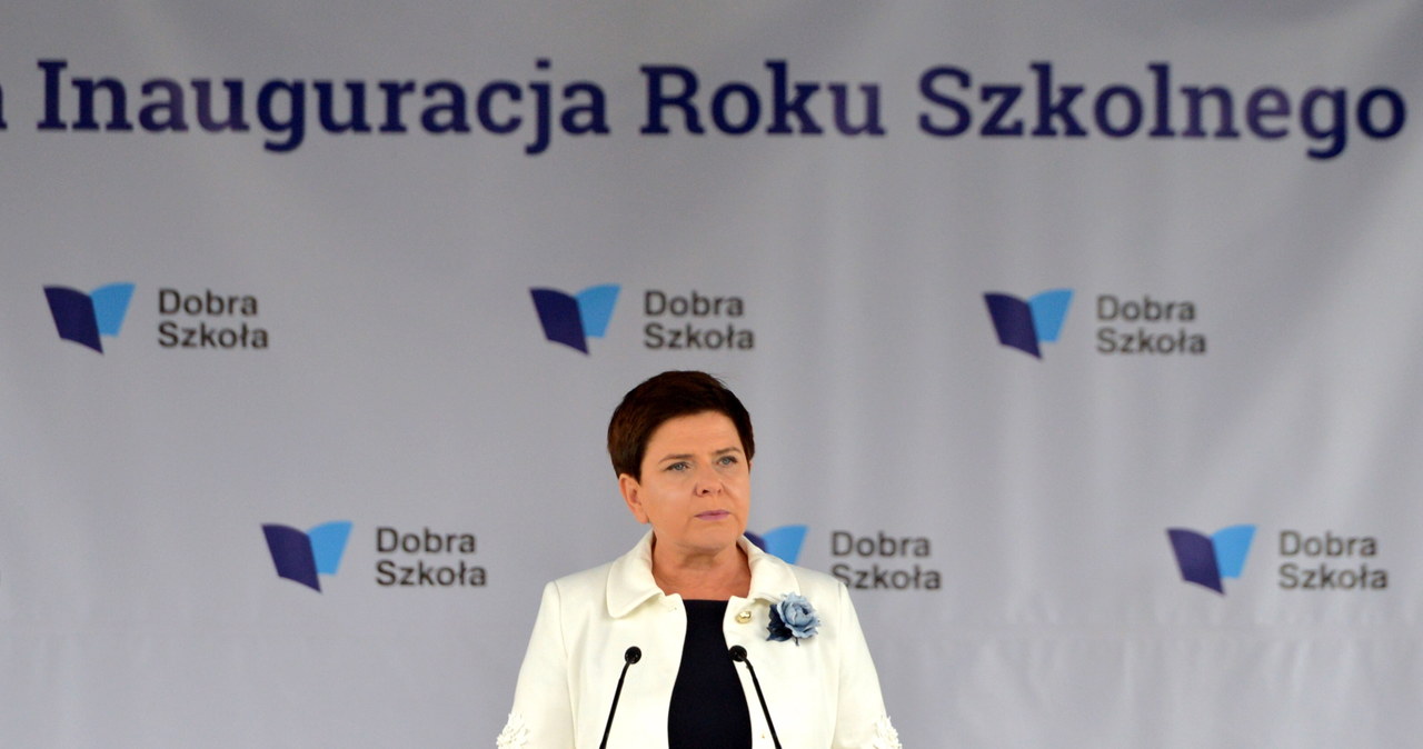 Premier Beata Szydło podczas ogólnopolskiej inauguracji nowego roku szkolnego w Dobrzechowie w woj. podkarpackim /PAP
