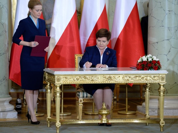 Premier Beata Szydło podczas uroczystości zaprzysiężenia /Jacek Turczyk /PAP