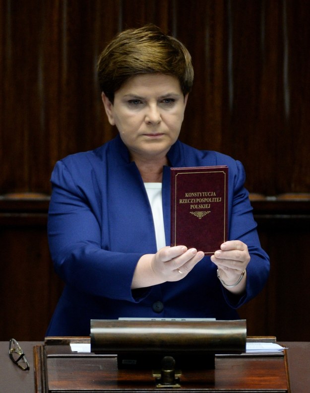 Premier Beata Szydło podczas wystąpienia w Sejmie /Jacek Turczyk /PAP