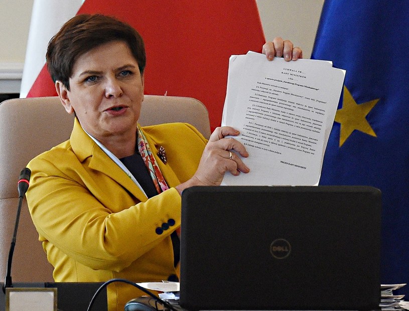 Premier Beata Szydło przed wtorkowym posiedzeniem rządu /Radek Pietruszka /PAP
