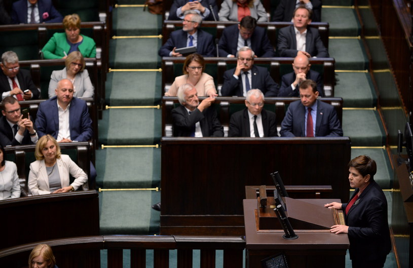 Premier Beata Szydło przemawia podczas posiedzenia Sejmu /Jakub Kamiński   /PAP