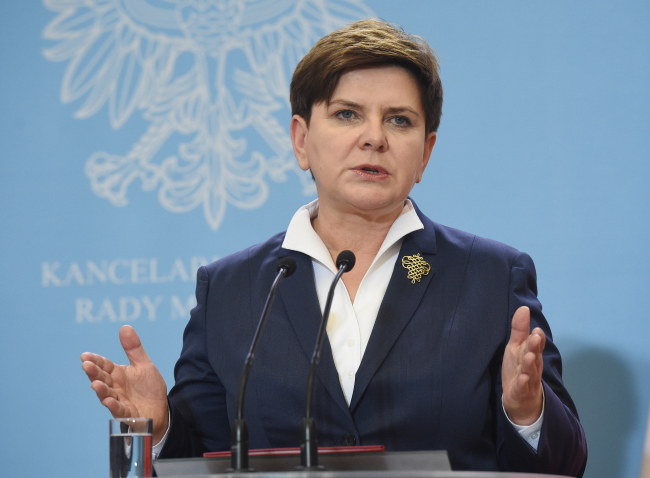 Premier Beata Szydło przyleciała we wtorek rano do Strasburga /Radek Pietruszka /PAP