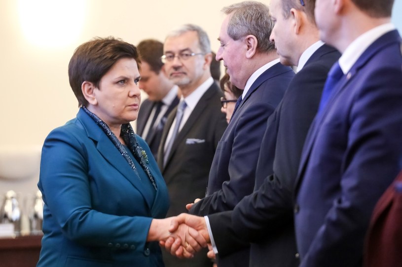 Premier Beata Szydło w towarzystwie ministrów /fot. Simona Supino  /Agencja FORUM