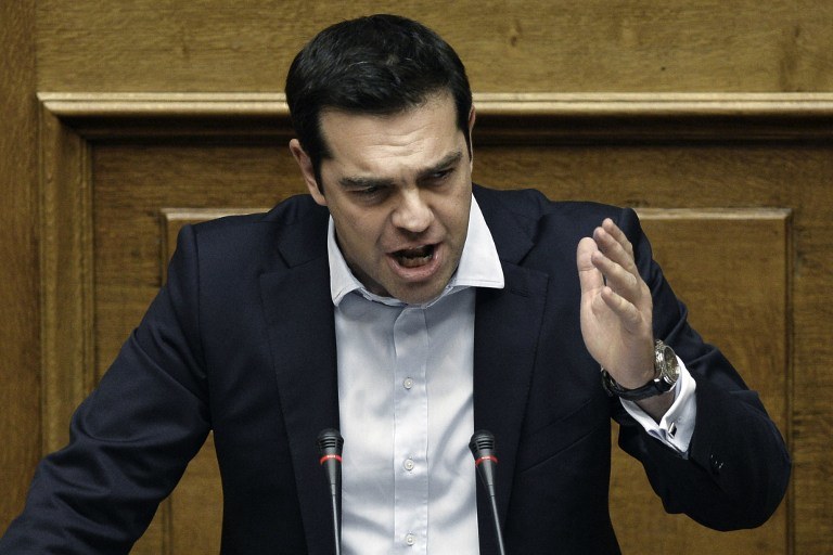 Premier Cipras wzywa Greków do głosowania na "nie" /Angelos Tzortzinis /AFP