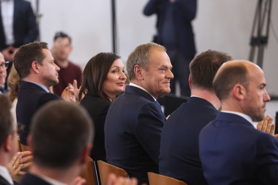 Premier Donald Tusk (C) podczas posiedzenia Rady Krajowej Platformy Obywatelskiej /Leszek Szymański /PAP