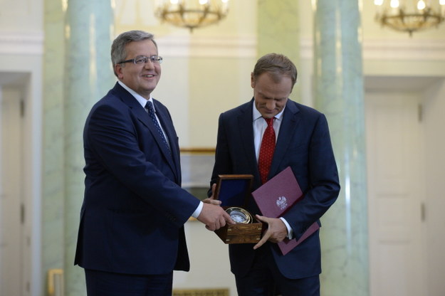 Premier Donald Tusk i prezydent Bronisław Komorowski /Jacek Turczyk /PAP
