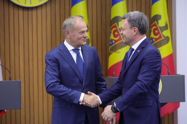 Premier Donald Tusk (L) oraz premier Mołdawii Dorin Recean /Rafał Guz /PAP