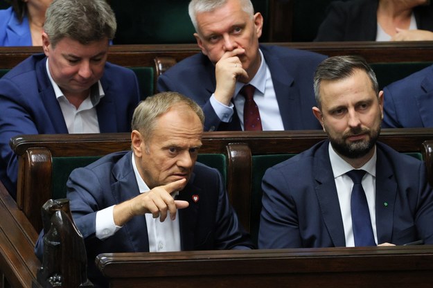 Premier Donald Tusk (L) oraz wicepremier Władysław Kosiniak-Kamysz na sali plenarnej Sejmu /Paweł Supernak /PAP