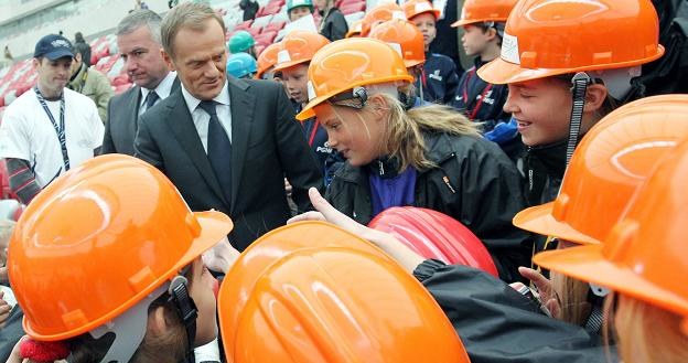Premier Donald Tusk na Stadionie Narodowym w Warszawie (w czasie kampanii wyborczej) /PAP