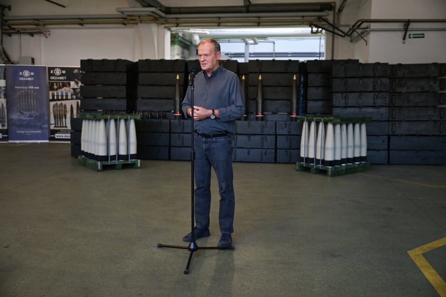 Premier Donald Tusk na terenie Zakładów Metalowych Dezamet S.A. w Nowej Dębie, 12 września 2025 /PAP/Darek Delmanowicz/GoogleMaps   /PAP