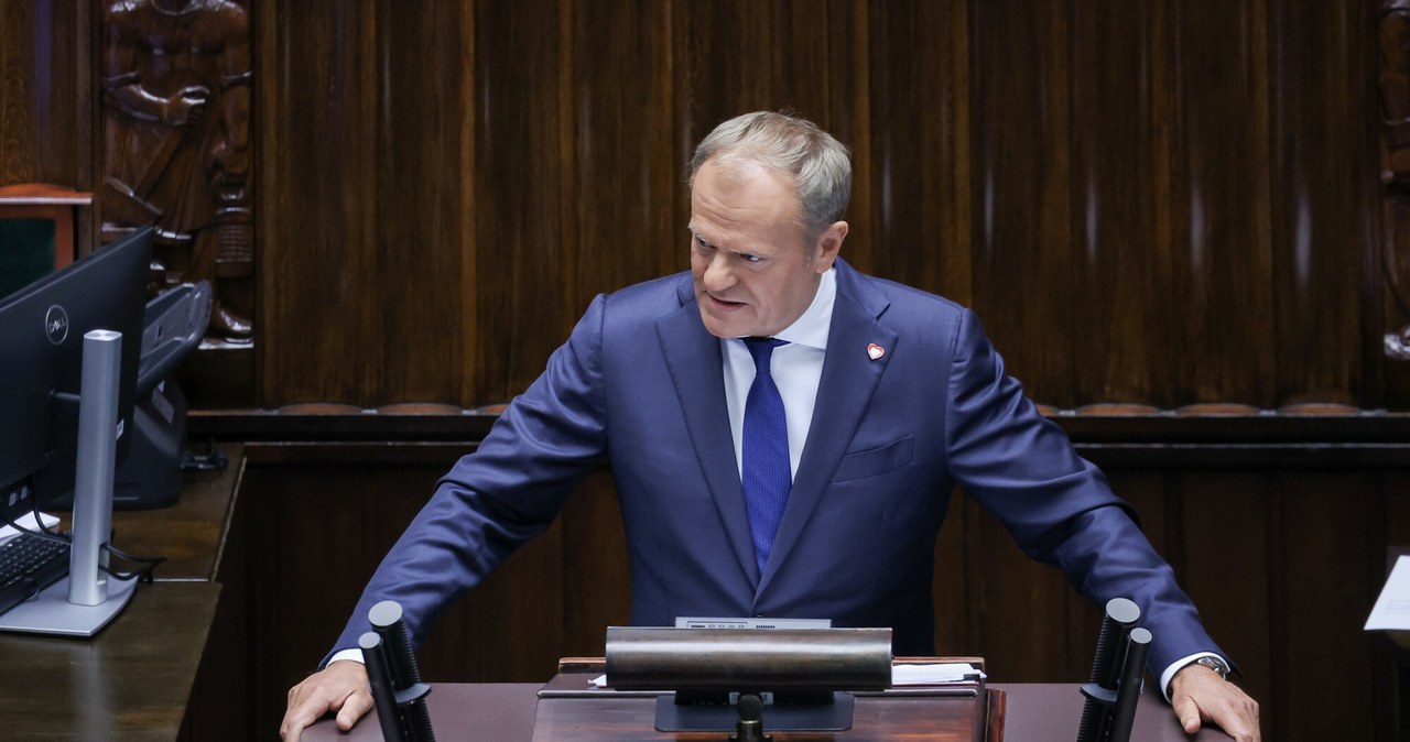 Premier Donald Tusk odpowiada na pytania posłów po exposé /Jacek Dominski/REPORTER /Reporter
