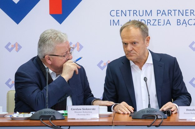 Premier Donald Tusk (P) i minister rolnictwa i rozwoju wsi Czesław Siekierski / 	Paweł Supernak   /PAP