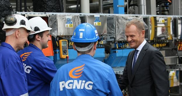Premier Donald Tusk (P) podczas uroczystego otwarcia kopalni /PAP