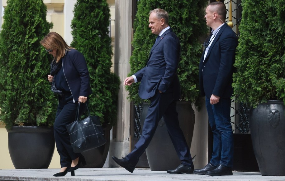Premier Donald Tusk po ogłoszeniu zmian w rządzie /	Leszek Szymański   /PAP