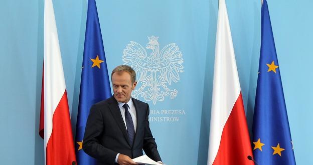 Premier Donald Tusk podczas dzisiejszej konferencji prasowej w Warszawie /PAP