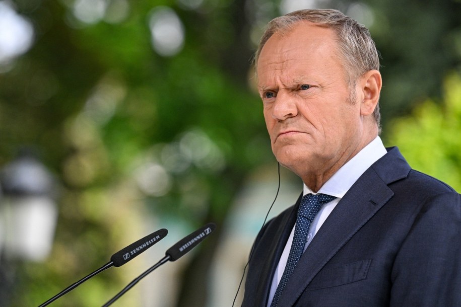 Premier Donald Tusk podczas konferencji prasowej przed Pałacem Maryjskim w Kijowie /Darek Delmanowicz /PAP