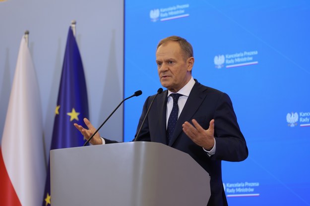 Premier Donald Tusk podczas konferencji prasowej w siedzibie Kancelarii Prezesa Rady Ministrów w Warszawie /	Leszek Szymański   /PAP