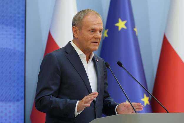 Premier Donald Tusk podczas konferencji prasowej /Paweł Supernak /PAP