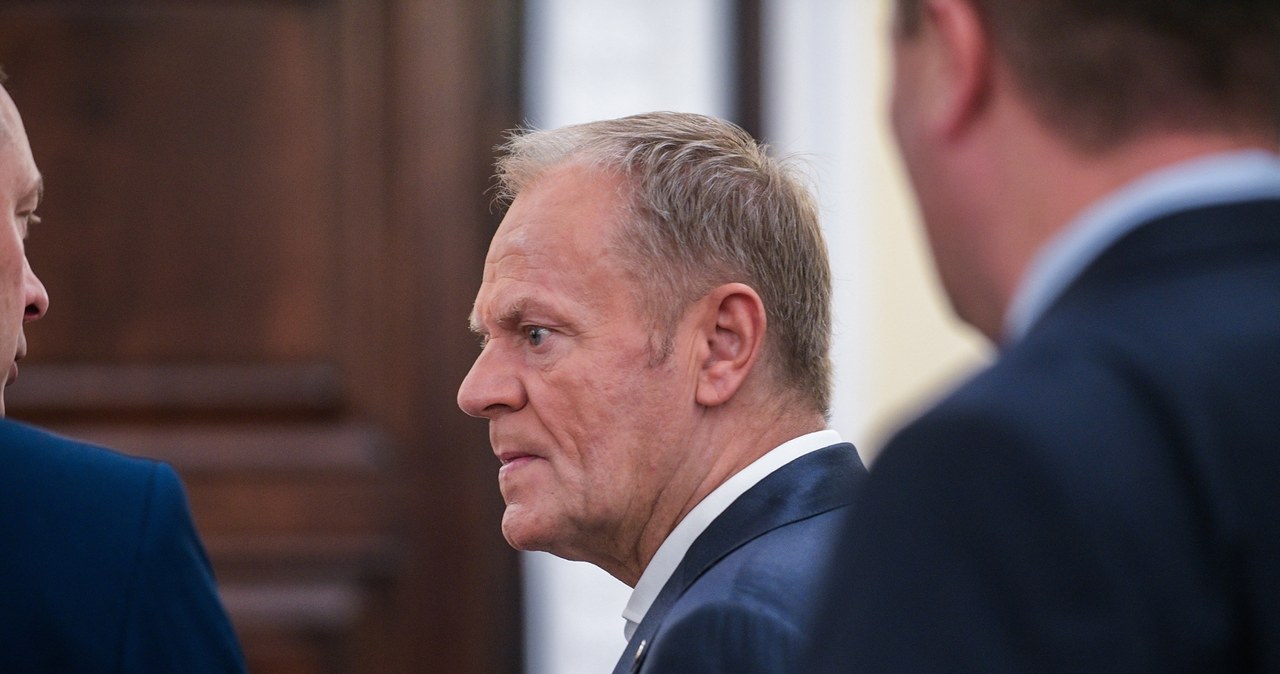 Premier Donald Tusk podczas nadzwyczajnego posiedzenia Rady Ministrów w związku z sytuacją powodziową na południu Polski /Marcin Obara /PAP