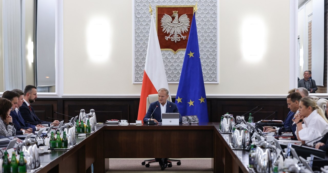 Premier Donald Tusk podczas posiedzenia rządu / 	Albert Zawada /PAP