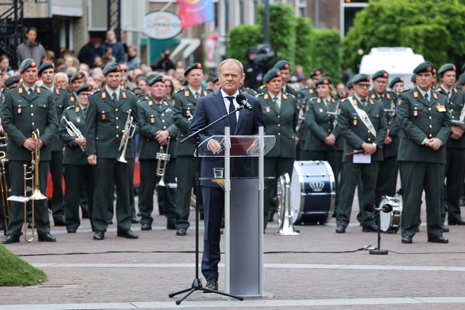 Premier Donald Tusk podczas uroczystości Dnia Wyzwolenia Holandii w Wageningen /Albert Zawada /PAP