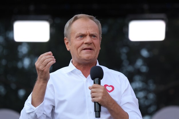 Premier Donald Tusk podczas "Wiecu 4 czerwca" na Placu Zamkowym w Warszawie. /Paweł Supernak /PAP