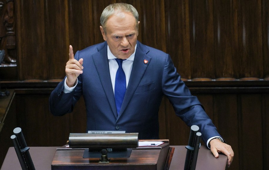 Premier Donald Tusk poinformował po udzieleniu mu w środę przez Sejm wotum zaufania, że w ciągu tygodnia poda nazwisko rzecznika rządu /Rafał Guz /PAP