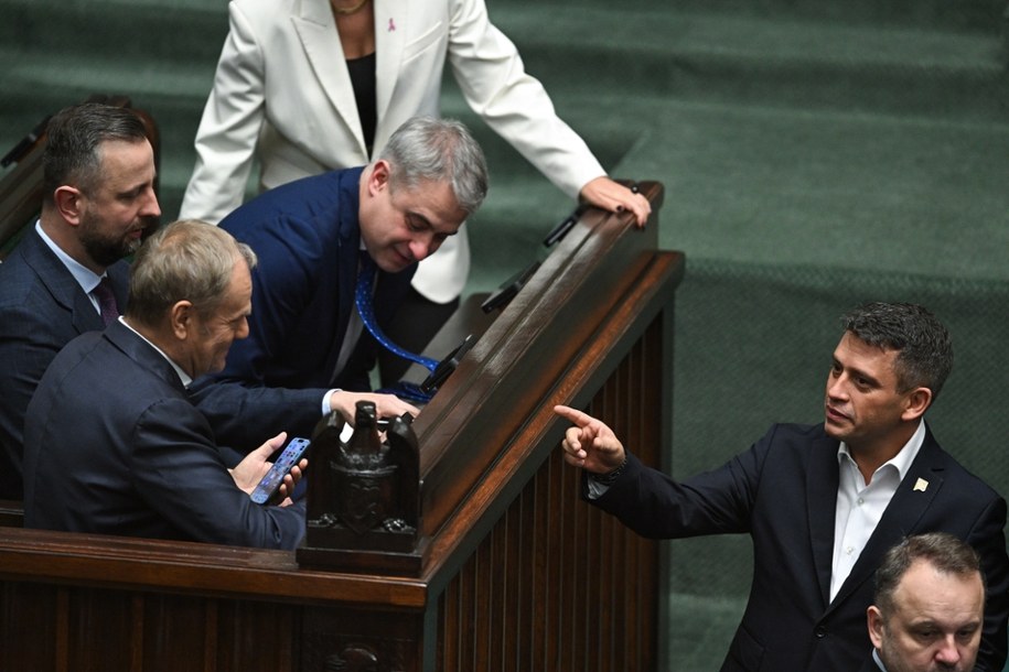 Premier Donald Tusk, wicepremier, szef MON Władysław Kosiniak-Kamysz, wicepremier, minister cyfryzacji Krzysztof Gawkowski oraz poseł Polski 2050 Paweł Śliz. /Radek Pietruszka /PAP