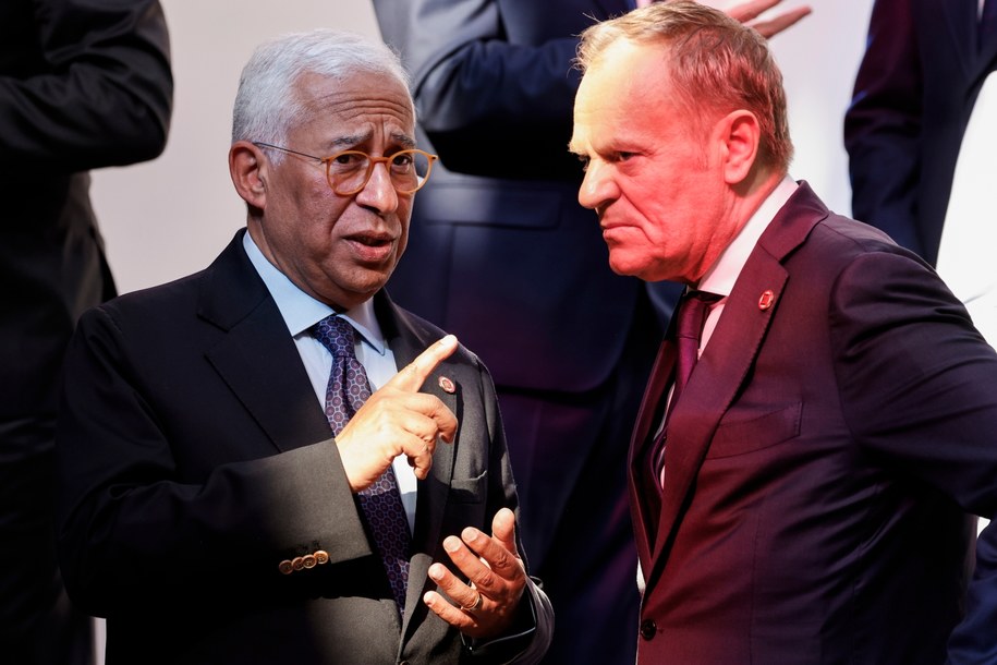 Premier Donald Tusk (z prawej) i przewodniczący Rady Europejskiej Antonio Costa podczas szczytu w Paryżu /LUDOVIC MARIN /PAP/EPA