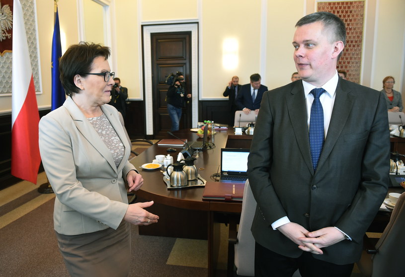 Premier Ewa Kopacz i szef MON Tomasz Siemoniak /Radek Pietruszka /PAP