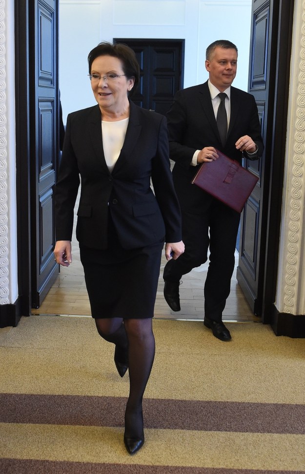 Premier Ewa Kopacz i wicepremier, minister obrony narodowej Tomasz Siemoniak /Radek Pietruszka /PAP