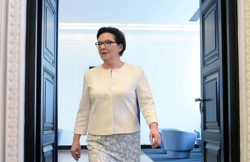 Premier Ewa Kopacz oceniła, że Sikorski jeszcze kiedyś "zatęskni za polityką" /Radek Pietruszka /PAP