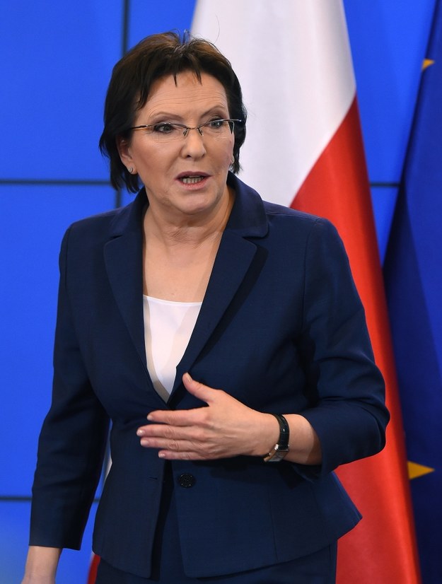 Premier Ewa Kopacz podczas konferencji prasowej podsumowującej pierwsze sto dni działań rządu /Radek Pietruszka /PAP