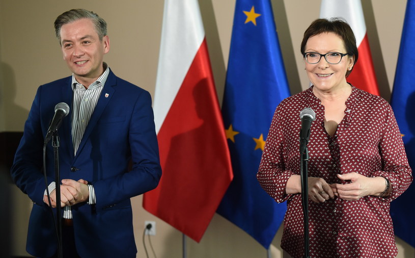 Premier Ewa Kopacz podczas spotkania z prezydentem Słupska Robertem Biedroniem /Radek Pietruszka /PAP