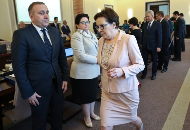 Premier Ewa Kopacz przed wtorkowym posiedzeniem rządu /Rafał Guz /PAP