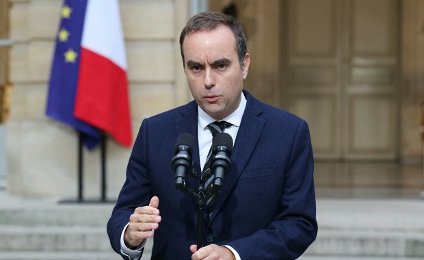 Premier Francji podał się do dymisji. Nie wytrwał nawet miesiąca 