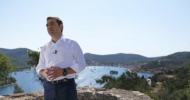 Premier Grecji Aleksis Cipras dzisiaj na wyspie Itaka /EPA