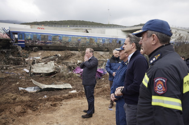 Premier Grecji Kyriakos Micotakis na miejscu katastrofy /GREECE PRIME MINISTER / HANDOUT HANDOUT /PAP/EPA