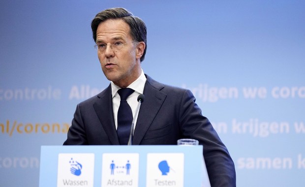 Premier Holandii przeprasza za zbyt szybkie zniesienie obostrzeń. "To był błąd"