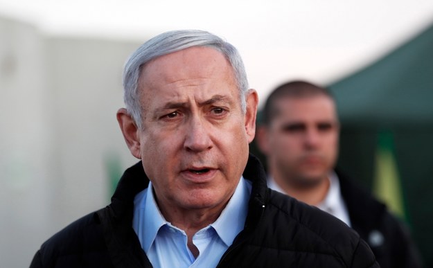Premier Izraela Benjamin Netanjahu podczas wizyty w bazie wojskowej /ATEF SAFADI / POOL /PAP