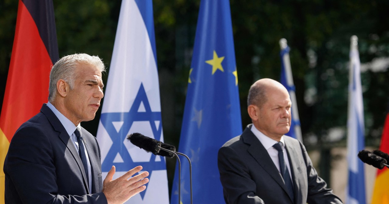 Premier Izraela Jair Lapid (L) oraz kanclerz Niemiec Olaf Scholz /Michele Tantussi /AFP