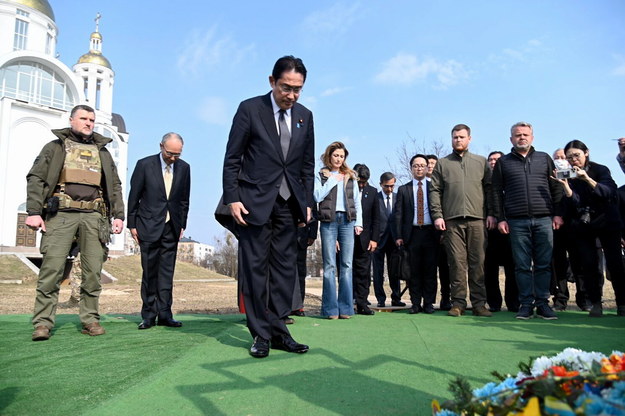 Premier Japonii Fumio Kishida odwiedził podkijowską Buczę, która stała się symbolem rosyjskiego okrucieństwa /Ministry of Foreign Affairs of Ukraine /PAP/EPA