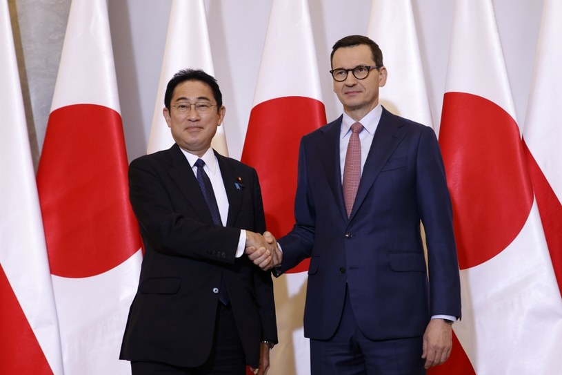 Premier Japonii Fumio Kishida oraz premier Polski Mateusz Morawiecki /Michal Dyjuk/Associated Press /East News