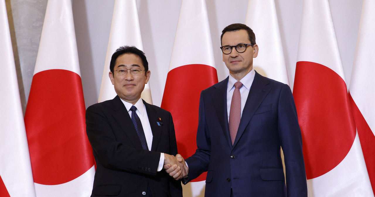 Premier Japonii Fumio Kishida oraz premier Polski Mateusz Morawiecki /Michal Dyjuk/Associated Press /East News