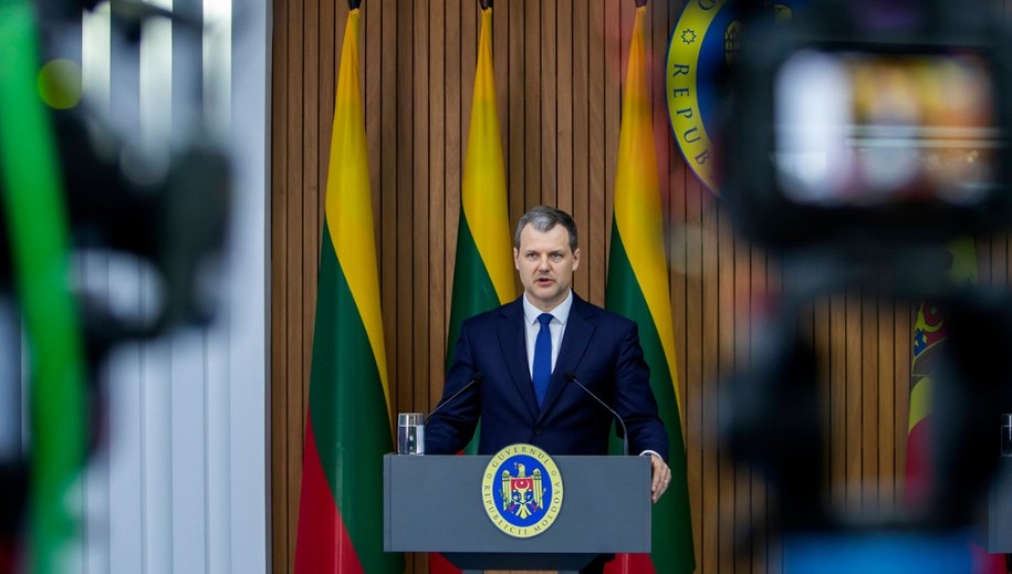 Premier Litwy Gintautas Paluckas podczas wizyty w Mołdawii (zdjęcie z maja 2025 r.) /DUMITRU DORU /PAP/EPA