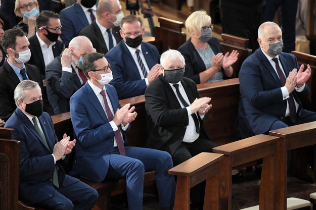Premier Mateusz Morawiecki (2L-I rząd), prezes PiS Jarosław Kaczyński (3L-I rząd), wicepremierzy Piotr Gliński (L-I rząd) i Jacek Sasin (P-I rząd) /\Tytus Żmijewski /PAP