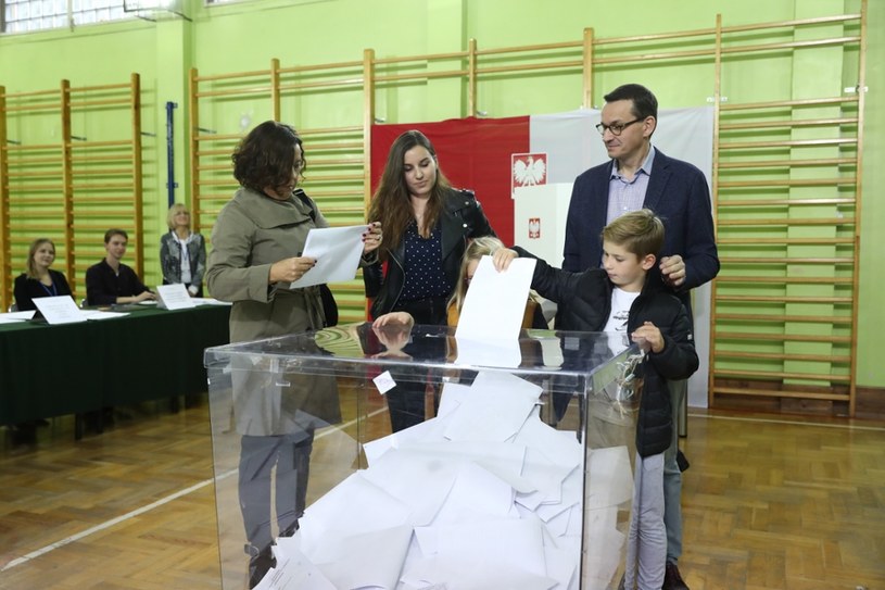 Premier Mateusz Morawiecki głosował w Warszawie /Andrzej Iwańczuk /Reporter