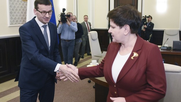Premier Mateusz Morawiecki i była premier Beata Szydło /Radek Pietruszka /PAP