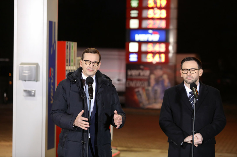 Premier Mateusz Morawiecki i Daniel Obajtek, prezes PKN Orlen /Tomasz Jastrzębowski /Reporter